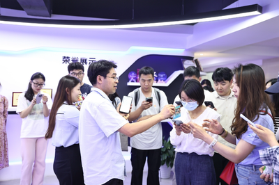 触未来·智传播 2025新华智媒高级研修班南京探营，共绘技术赋能新路径